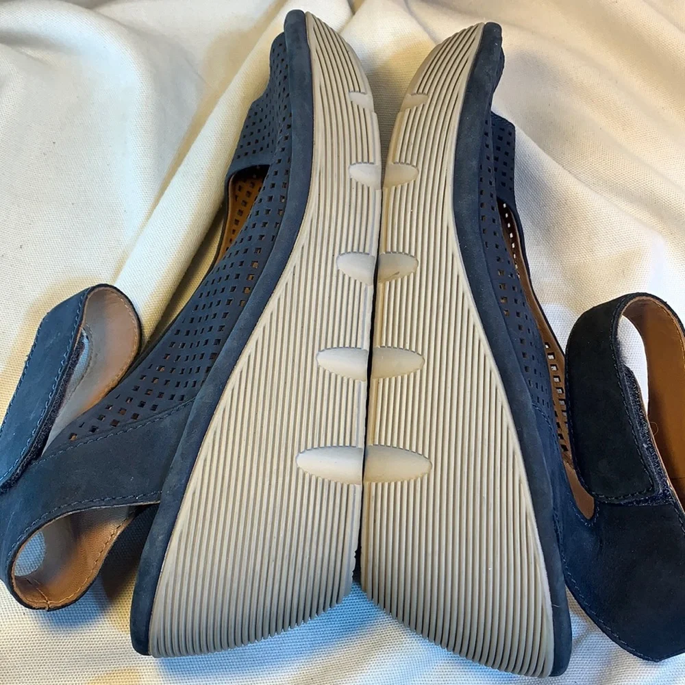 Clarks almost NEW, worn once leather ankle strap